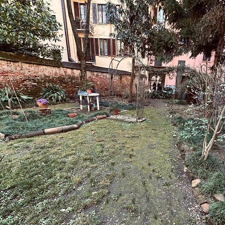 Monolocale In Pieno Centro Apartment Milan Luaran gambar