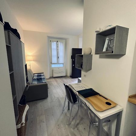 Monolocale In Pieno Centro Apartment Milan Luaran gambar