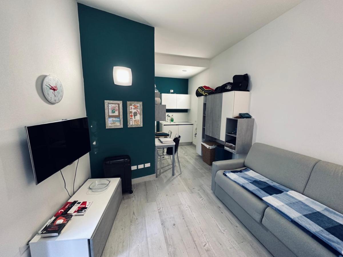 Monolocale In Pieno Centro Apartment Milan Luaran gambar