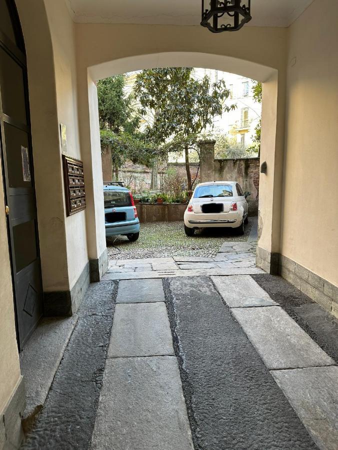 Monolocale In Pieno Centro Apartment Milan Luaran gambar